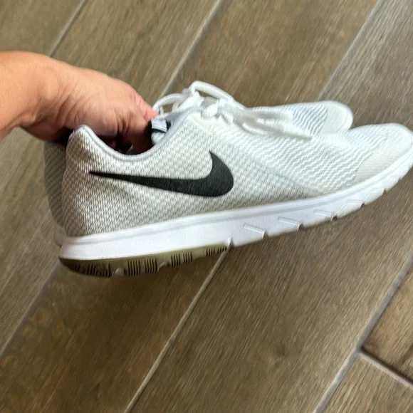 Nike *Like New - Picture 3 of 5